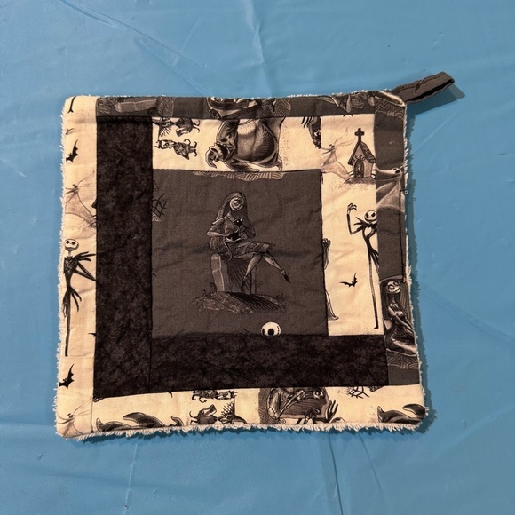 Tim Burton’s The Nightmare Before Christmas Quilted Pot Holders - Picture 4 of 6
